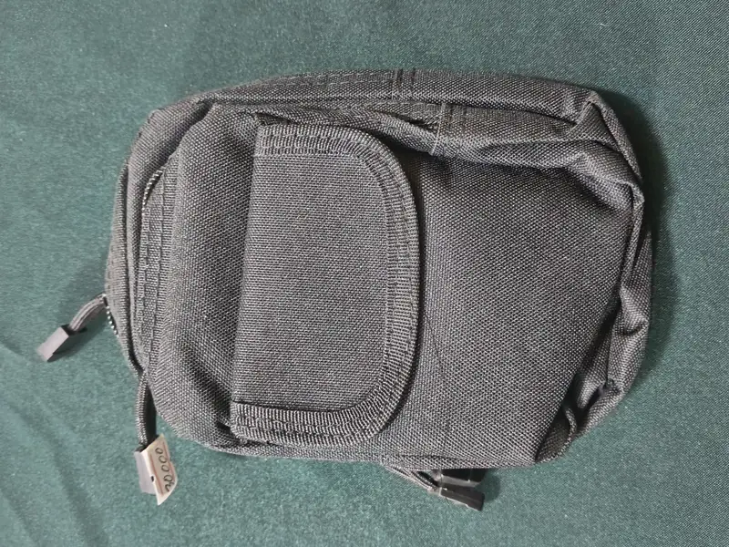 Estuche molle negro con solapa