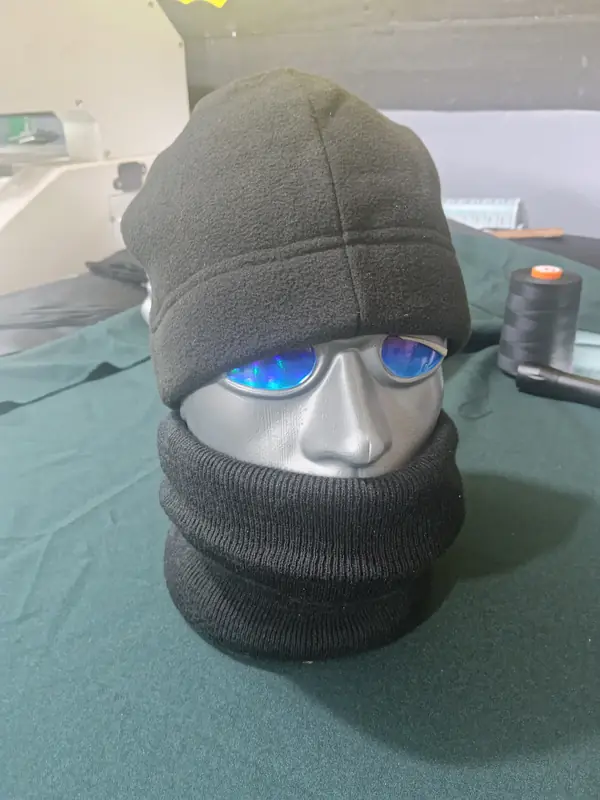Gorro pasamontañas negro con cuello