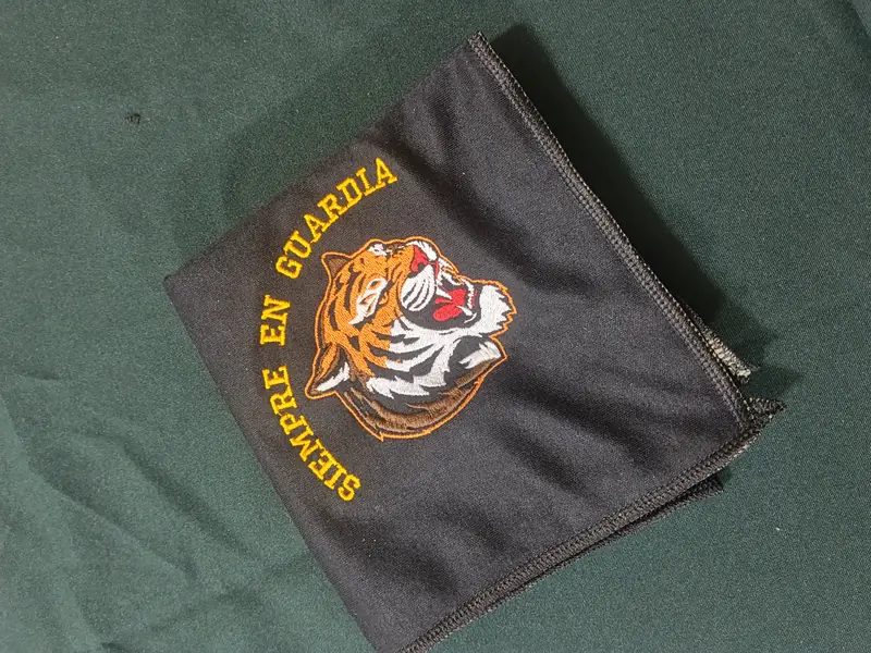 Pañoleta bordada Siempre en Guardia tigre